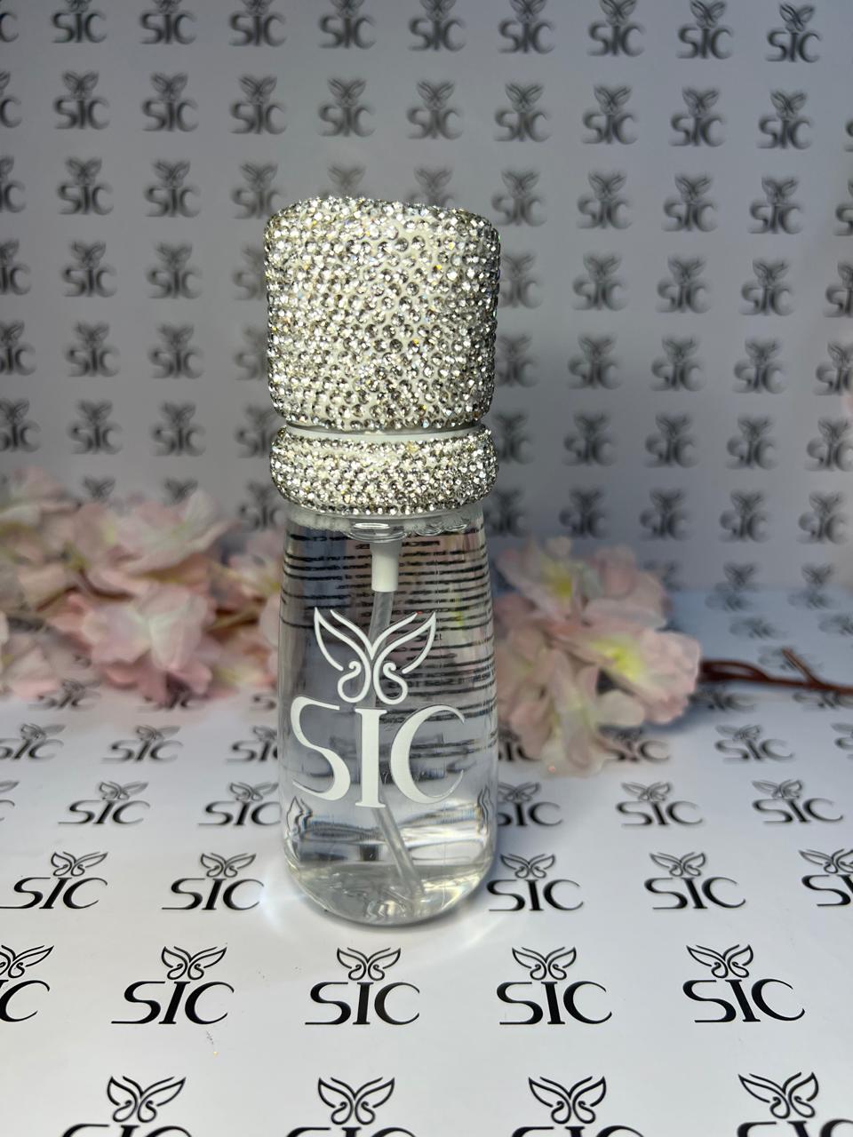 Spray sanitizante con incrustaciones de diamantes